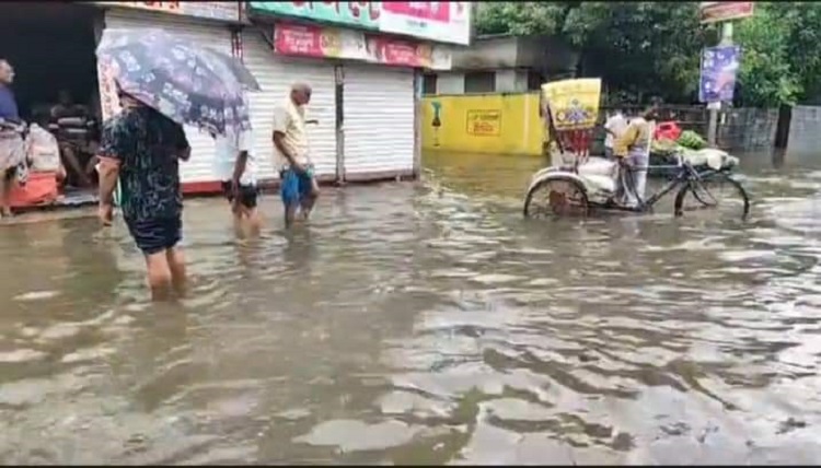 সুনামগঞ্জে বন্যায়  ২০০ গ্রামের মানুষ ঘর ছাড়া
