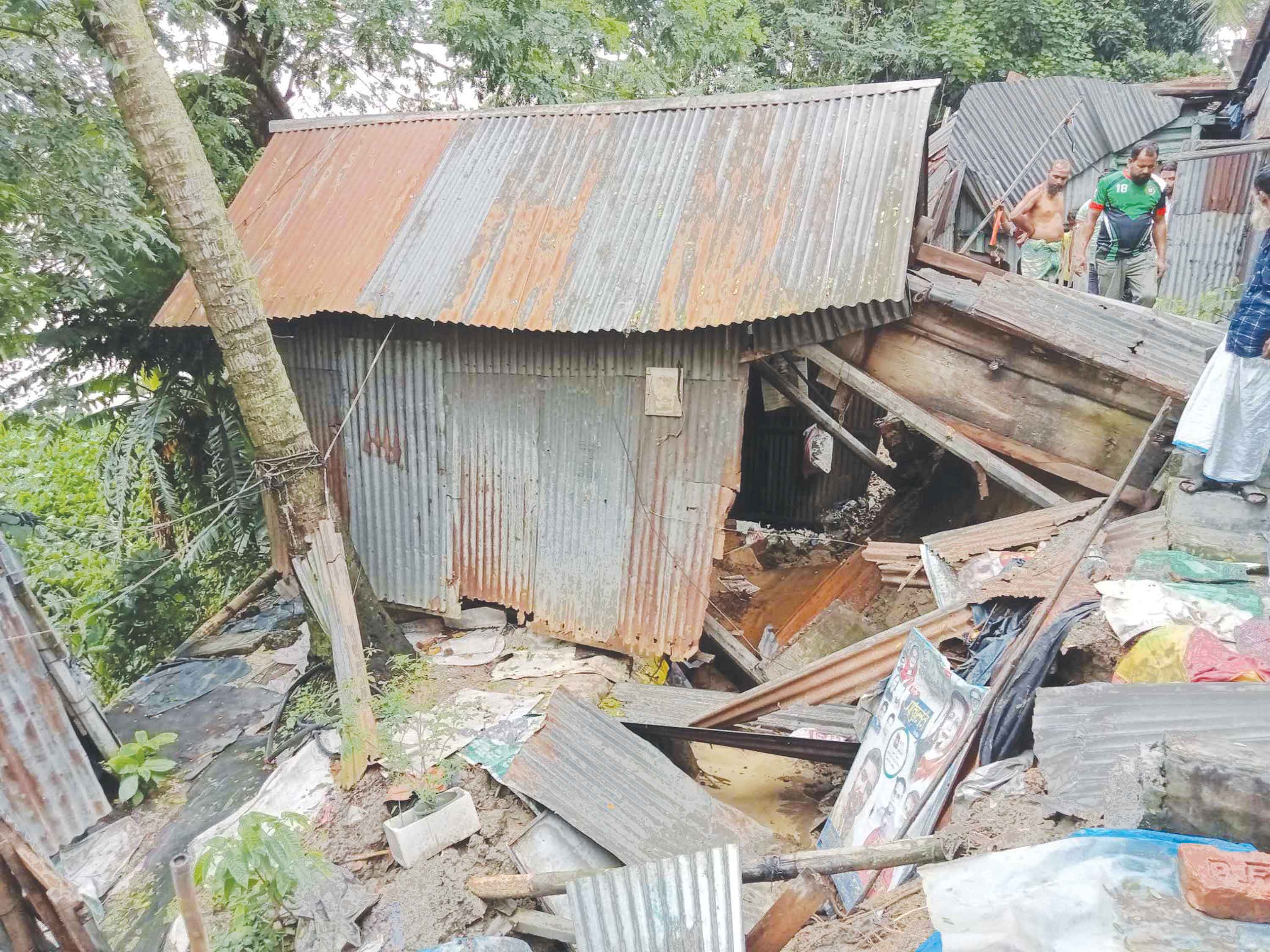 শীতলক্ষ্যার ভাঙনে হুমকিতে অর্ধশতাধিক পরিবার