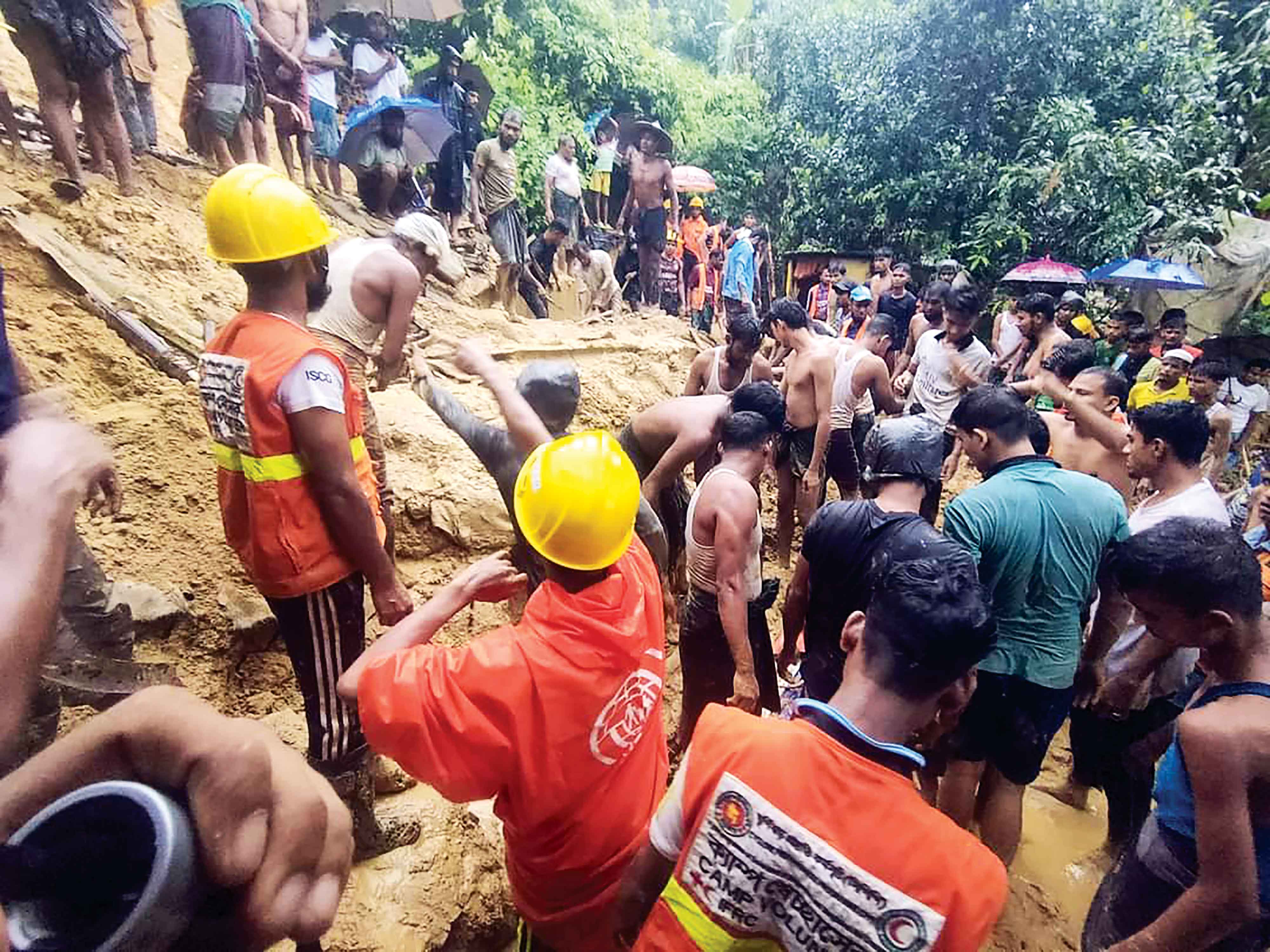 উখিয়ার রোহিঙ্গা ক্যাম্পে পাহাড়ধসে ১০ মৃতু্য