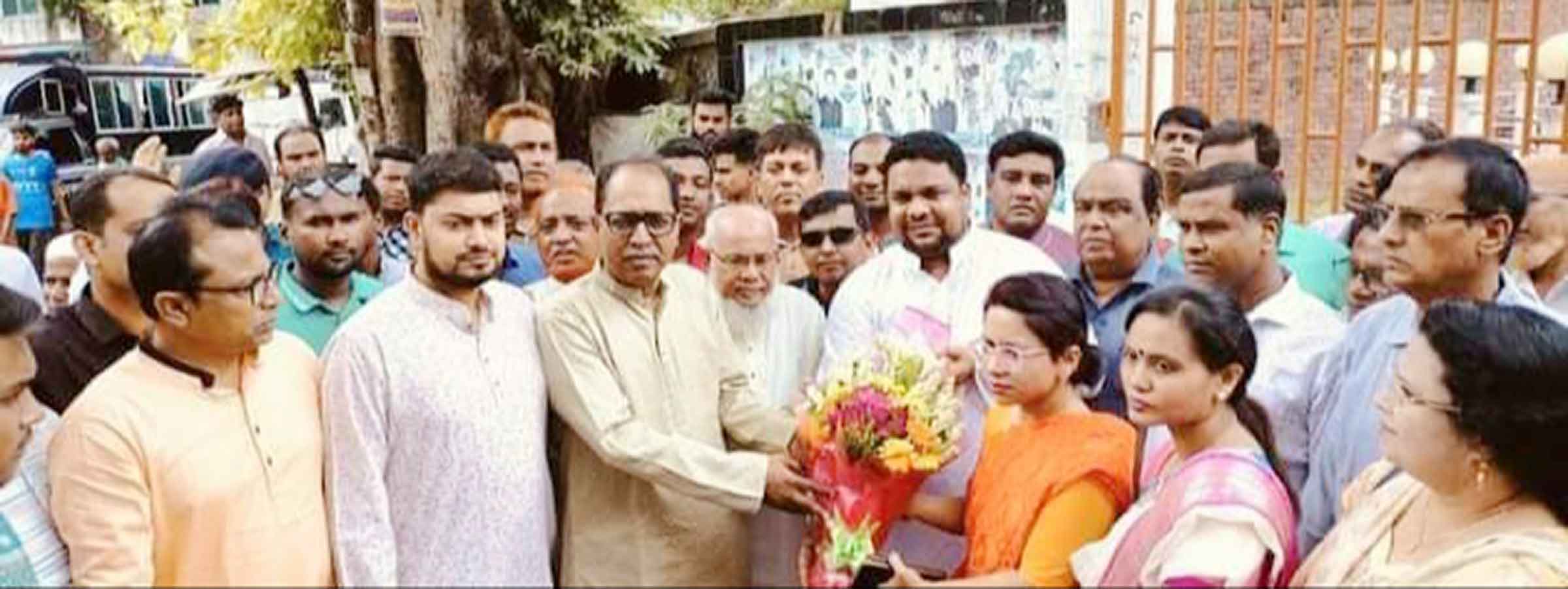 জনস্বার্থকে অগ্রাধিকার দিতে সরকারি কর্মকর্তাদের নির্দেশ