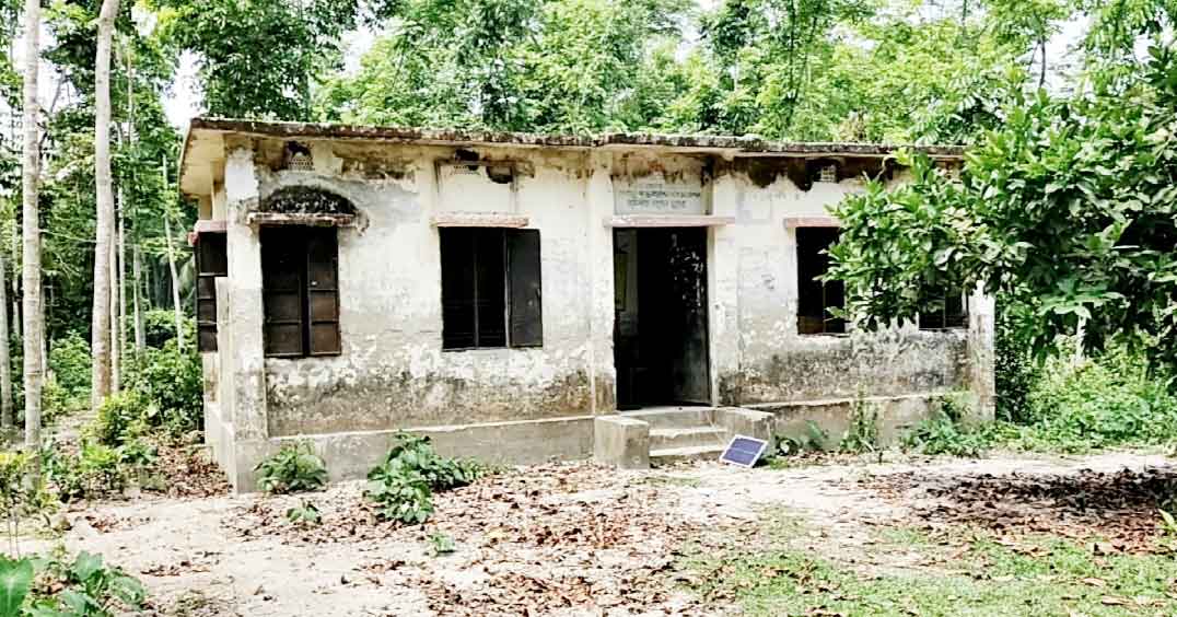 নেছারাবাদের কমিউনিটি ক্লিনিক যেন 'ভুতুড়ে ভবন'