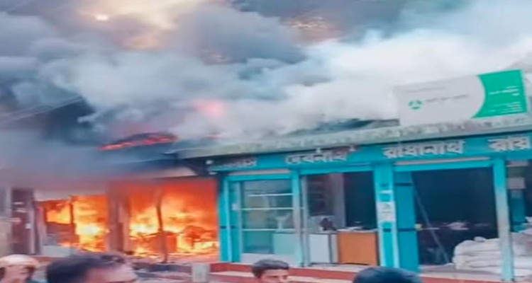 কটিয়াদীতে শরীরে পেট্রোল ঢেলে আগুন দেয়া দগ্ধ যুবকের মৃত্যু