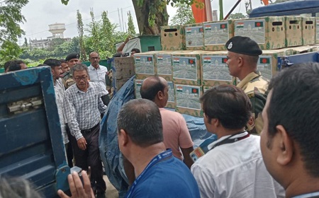 প্রধানমন্ত্রী শেখ হাসিনাকে আনারস উপহার পাঠালেন ত্রিপুরার মুখ্যমন্ত্রী