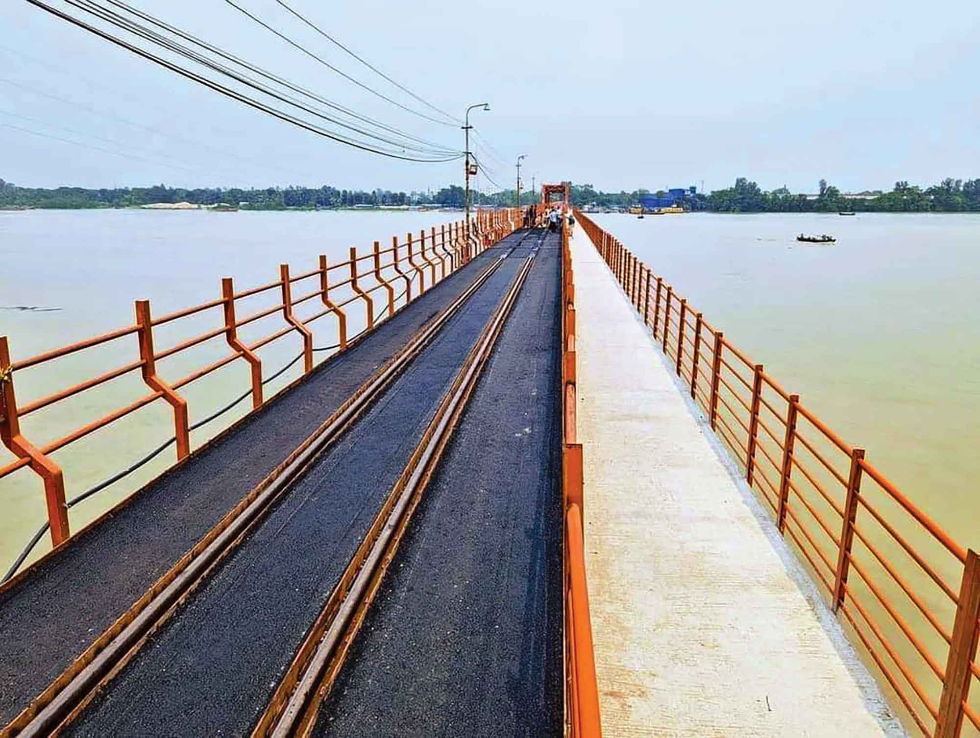 খুলে দেওয়া হয়েছে কালুরঘাট সেতুর দৃষ্টিনন্দন ওয়াকওয়ে