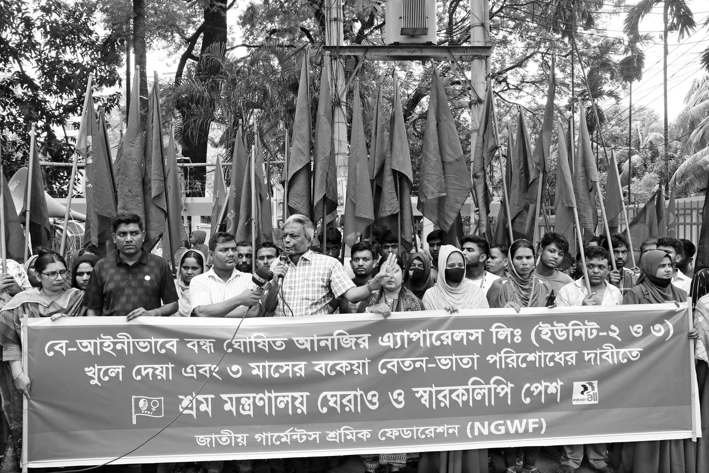 বন্ধ কারখানা খুলে দেওয়াসহ ৮ দাবি শ্রমিকদের