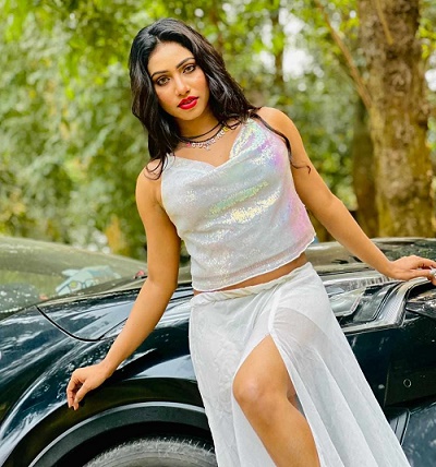 আবেদনময়ী লুকে প্রিয়া অনন্যা 