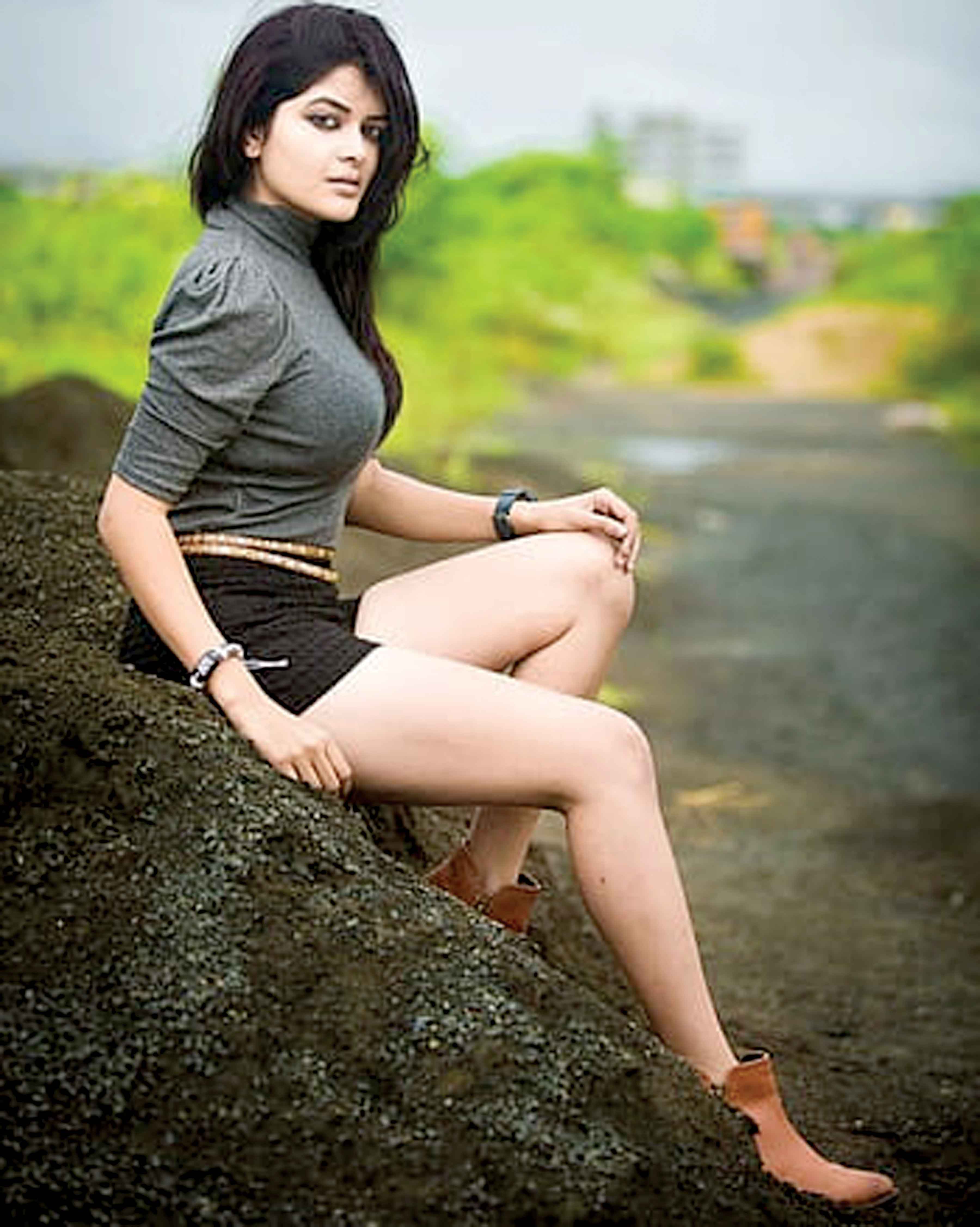 কেন যে আমি একা, বুঝতেই পারি না - মধুমিতা