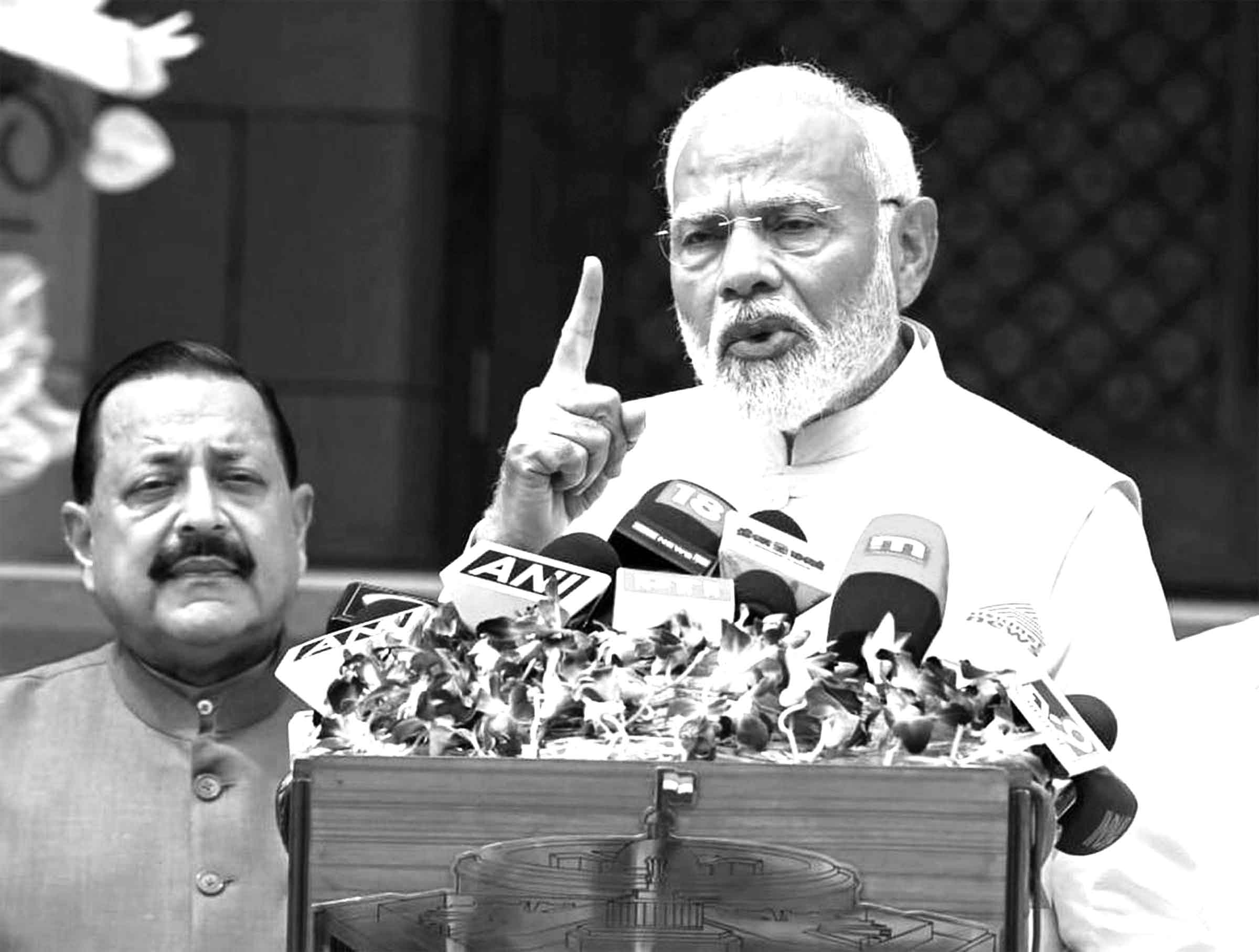 শপথের দিনেই বিরোধী জোটের তোপের মুখে মোদি