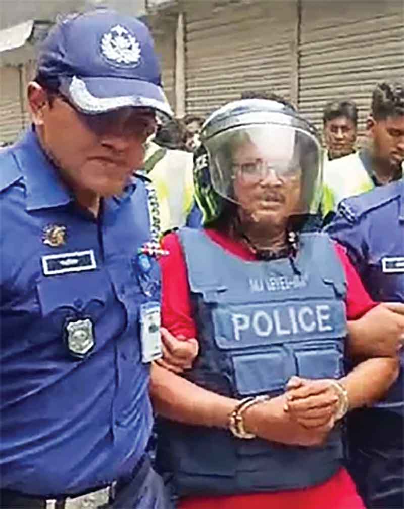 খাগড়াছড়ির পাহাড় থেকে দুই আসামিকে ধরল ডিবি