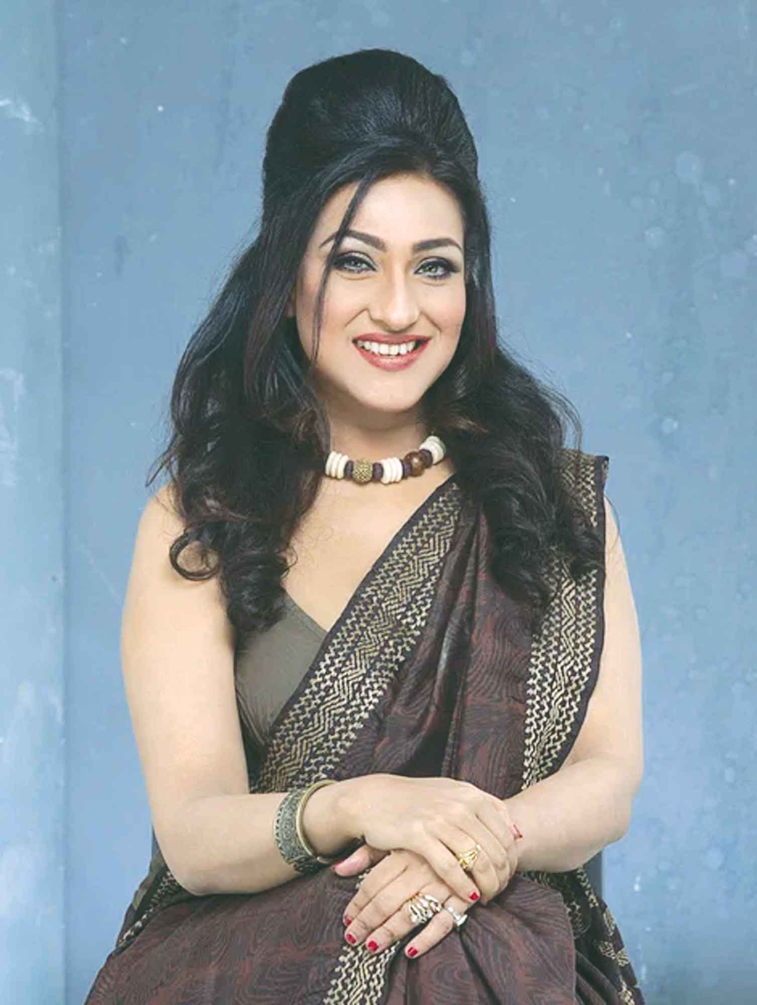 ট্রলের মুখে ঋতুপর্ণা
