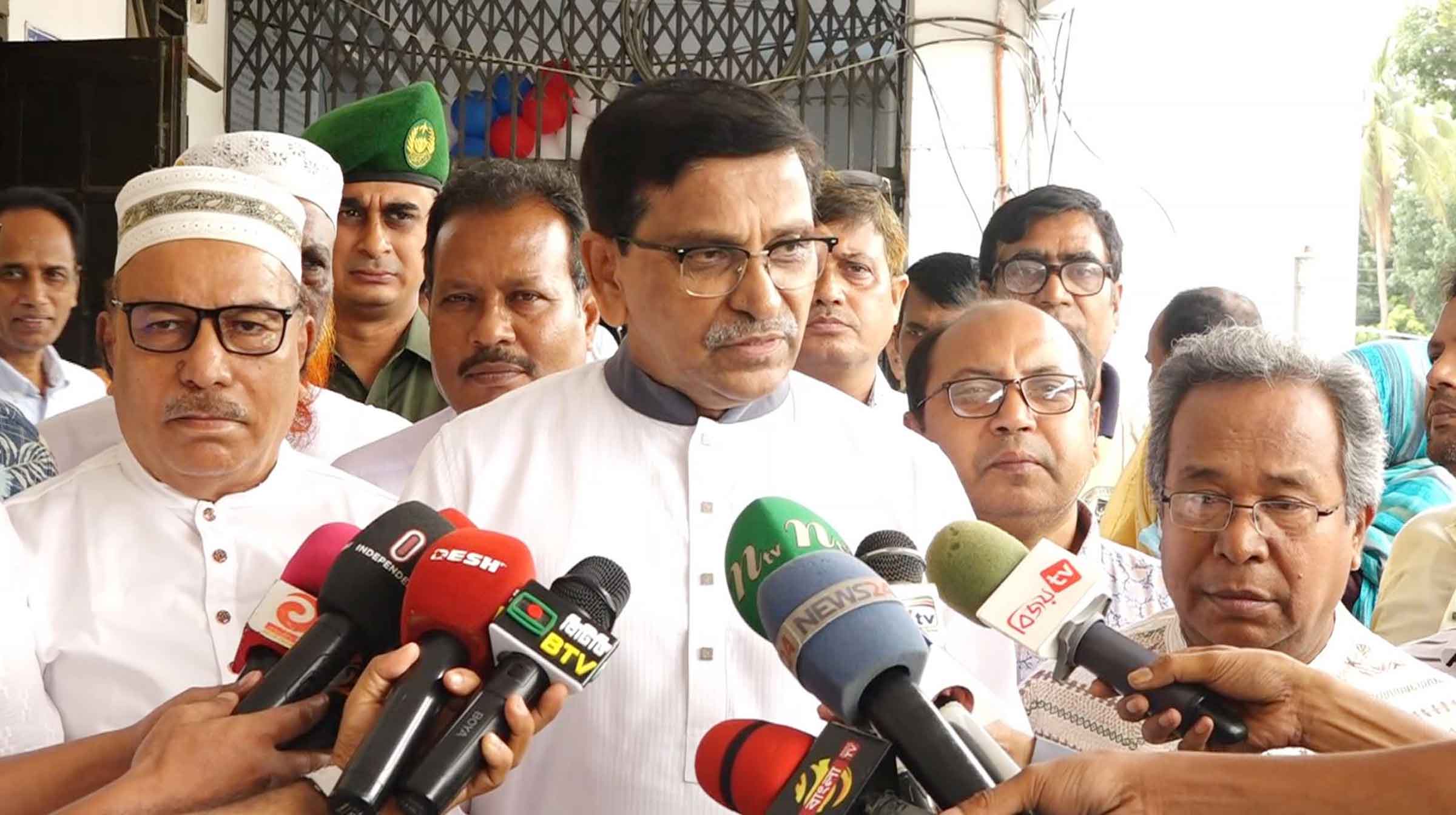 রাজনীতির স্বার্থে বিএনপি ভারতবিরোধী কথা বলে টিকে থাকতে চায়:হানিফ