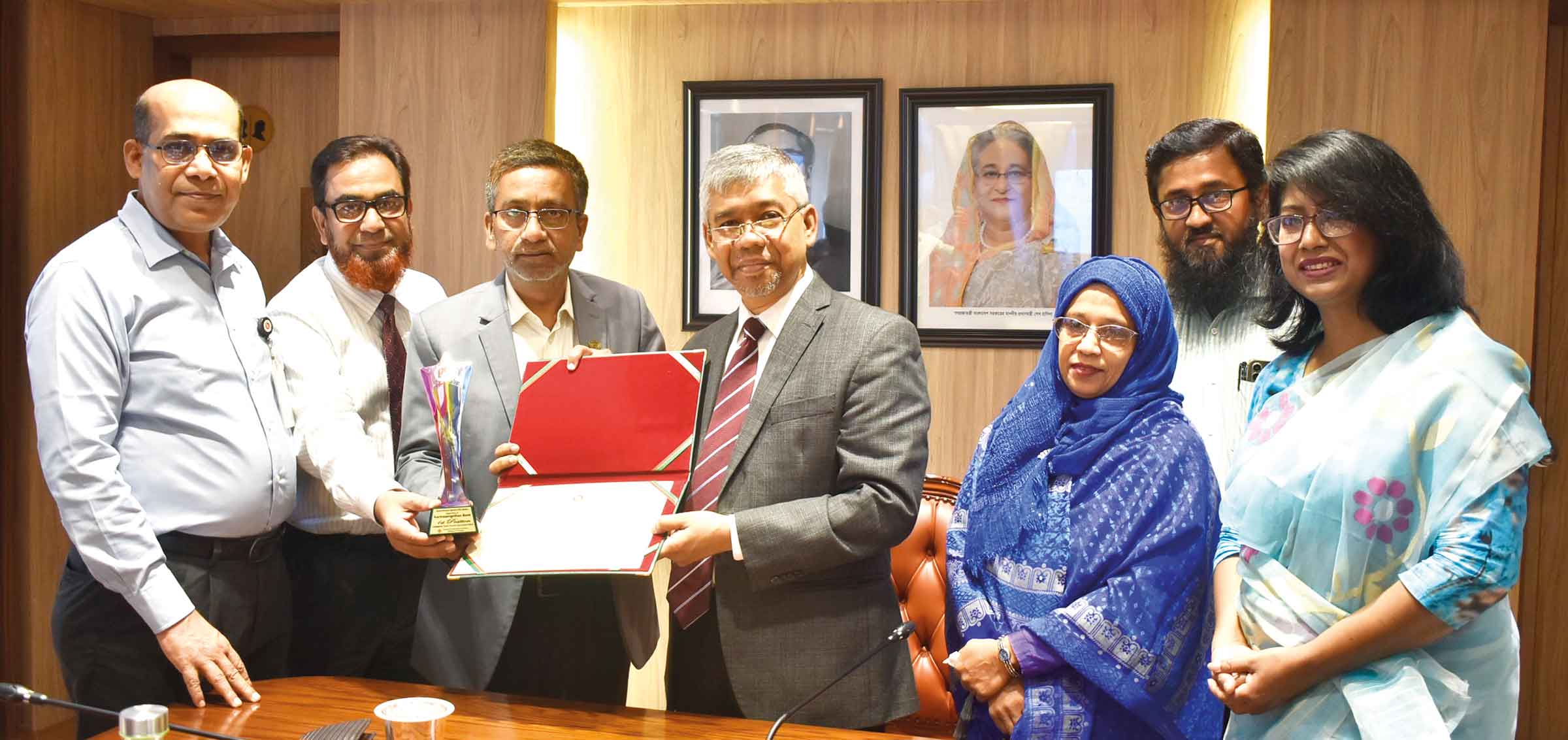 এপিএ বাস্তবায়নে প্রথম পুরস্কারে ভূষিত কর্মসংস্থান ব্যাংক