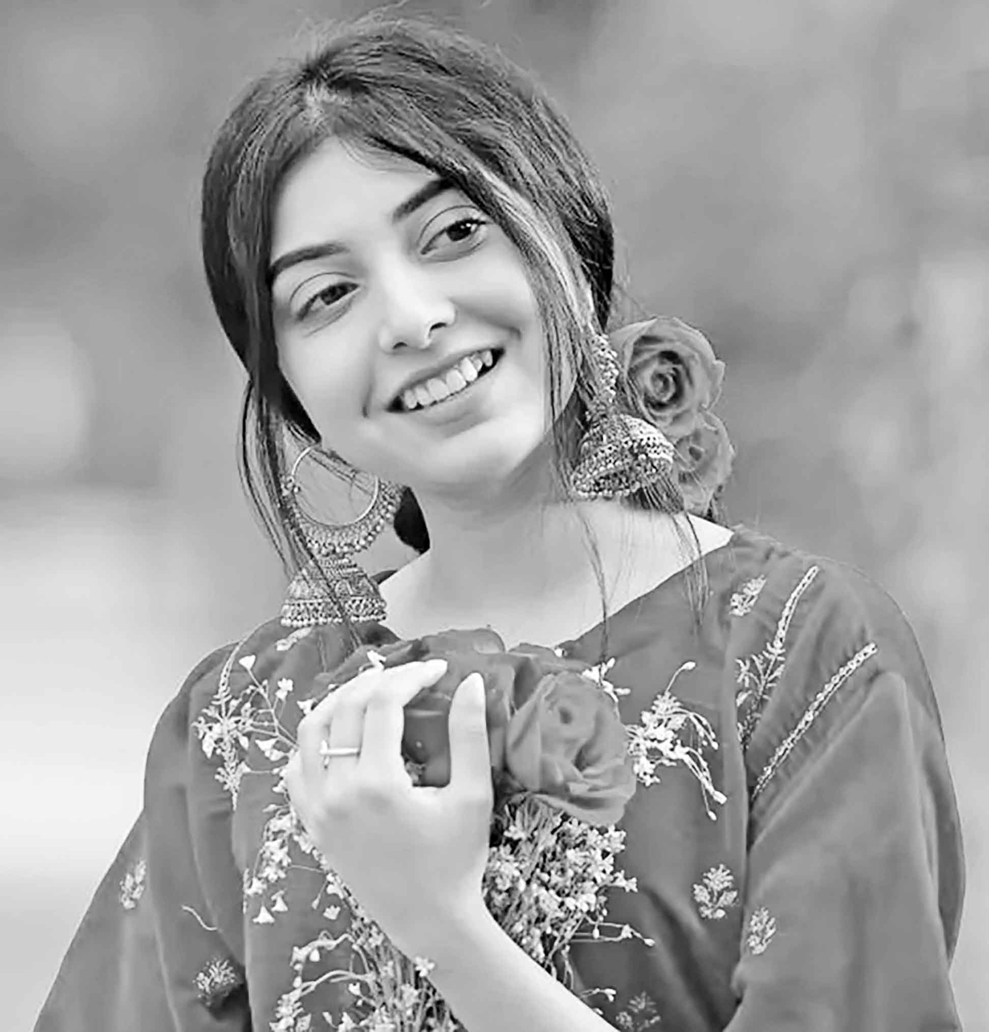 পড়শীর নতুন গান 'এই দুটি চোখে'