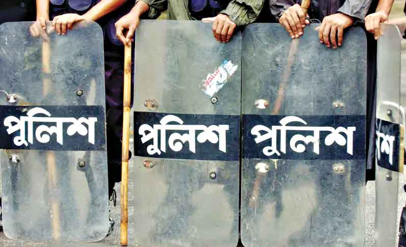 পুলিশের ভেতরে যেভাবে ঘটছে বড় বড় দুর্নীতি
