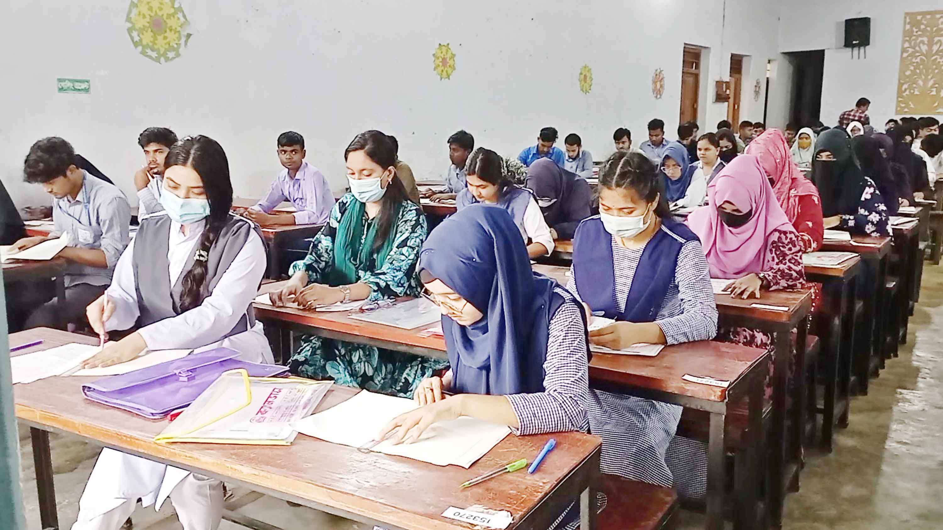 এইচএসসি ও সমমানের পরীক্ষা শুরু