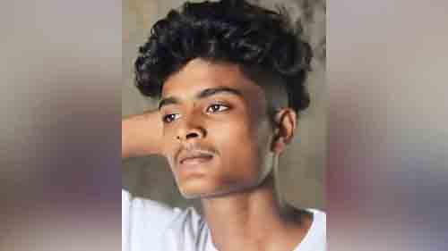 পেট্রোল পাম্পে টাকা দিতে না পেরে প্রেমিকাকে বন্ধক...