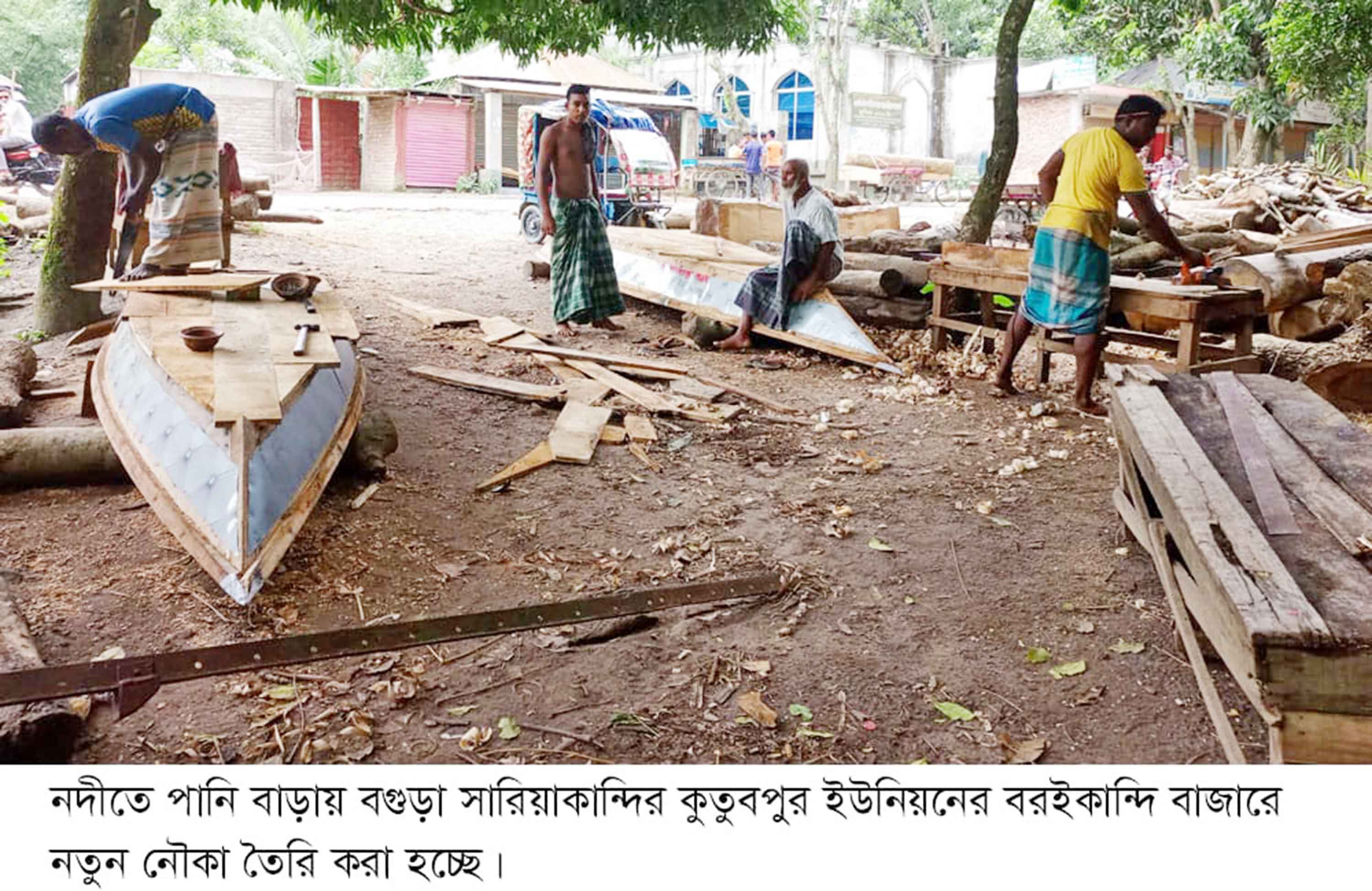 যমুনা নদীতে পানি বাড়ায় বেড়েছে নৌকা তৈরির ধুম