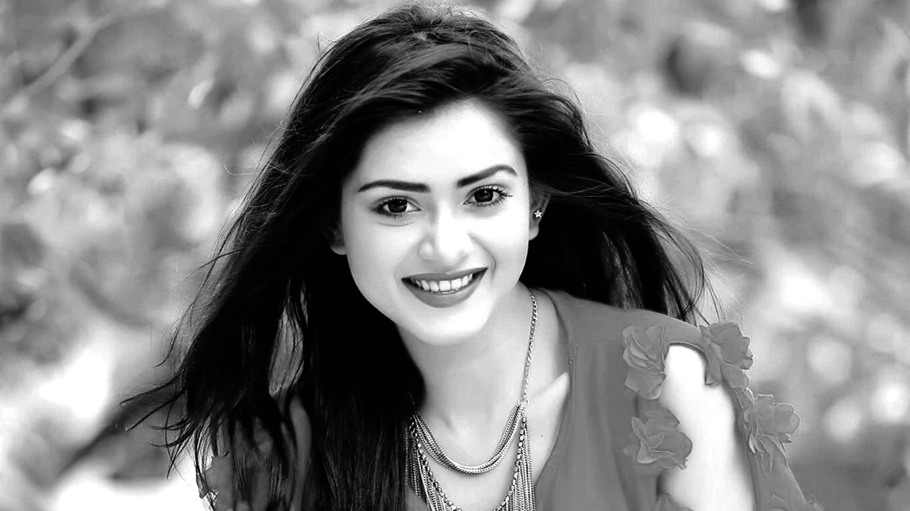 কন্যাসন্তানের বুদ্ধিমত্তার প্রশংসা করুন
