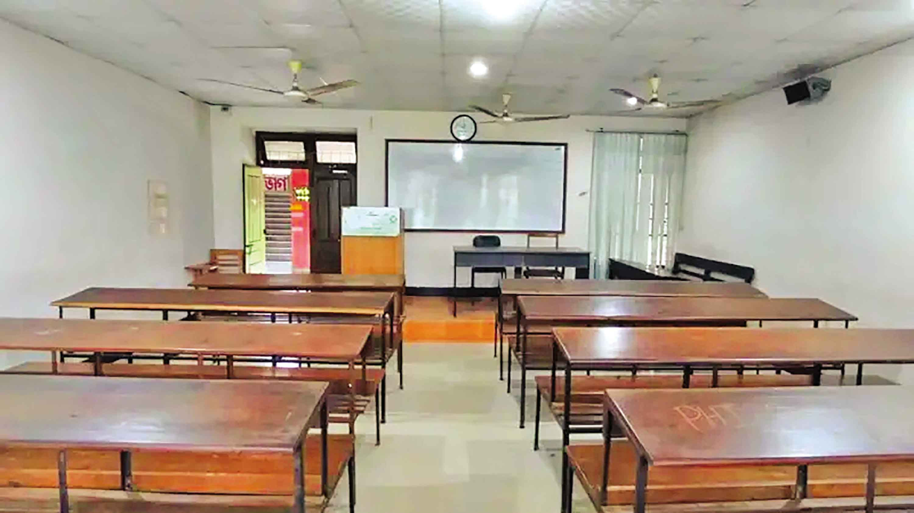 ৩৫ পাবলিক বিশ্ববিদ্যালয় অচল