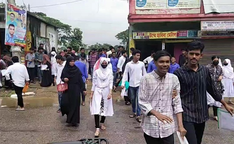 ফেনীতে বন্যাদুর্গত দুই উপজেলায় এইচএসসি পরীক্ষা স্থগিত 