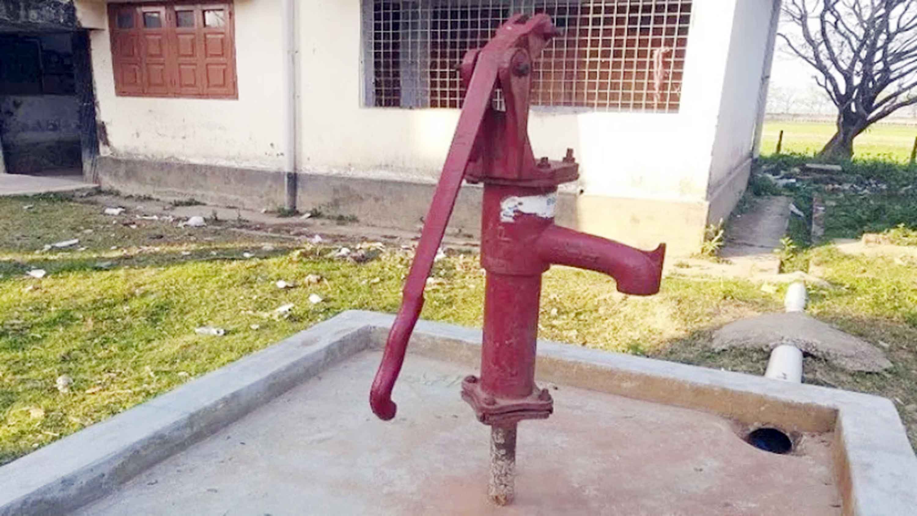 ঝালকাঠিতে পানি উঠছে না অধিকাংশ নলকূপে!