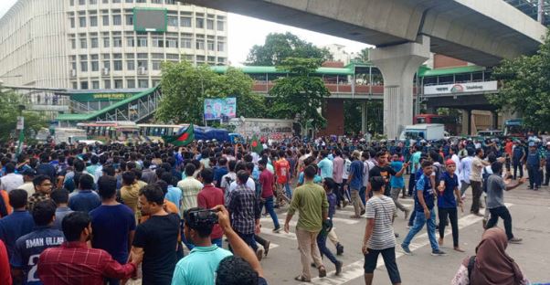 কোটা বাতিলের দাবিতে ফের শাহবাগ অবরোধ, যান চলাচল বন্ধ