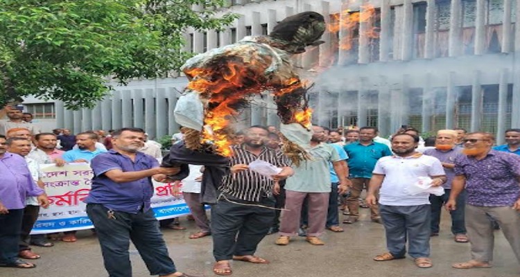 প্রত্যয় স্কিম বাতিলের দাবিতে বাকৃবিতে অর্থমন্ত্রীর কুশপুত্তলিকাদাহ