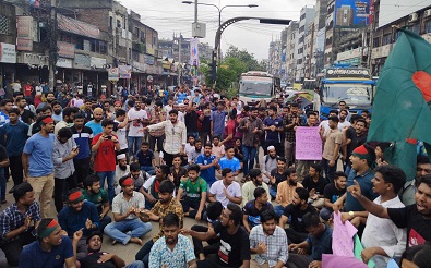 কোটা সংস্কার দাবিতে টানা চতুর্থ দিনের মানববন্ধনে জবি শিক্ষার্থীরা