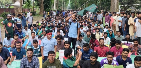 কোটা বাতিলের দাবিতে রাবি শিক্ষার্থীদের বিক্ষোভ 