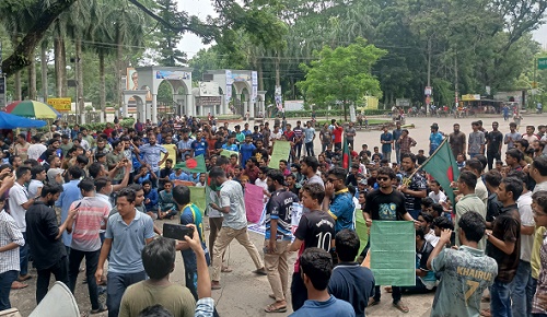 কুষ্টিয়া-খুলনা মহাসড়ক অবরোধ ইবি শিক্ষার্থীদের