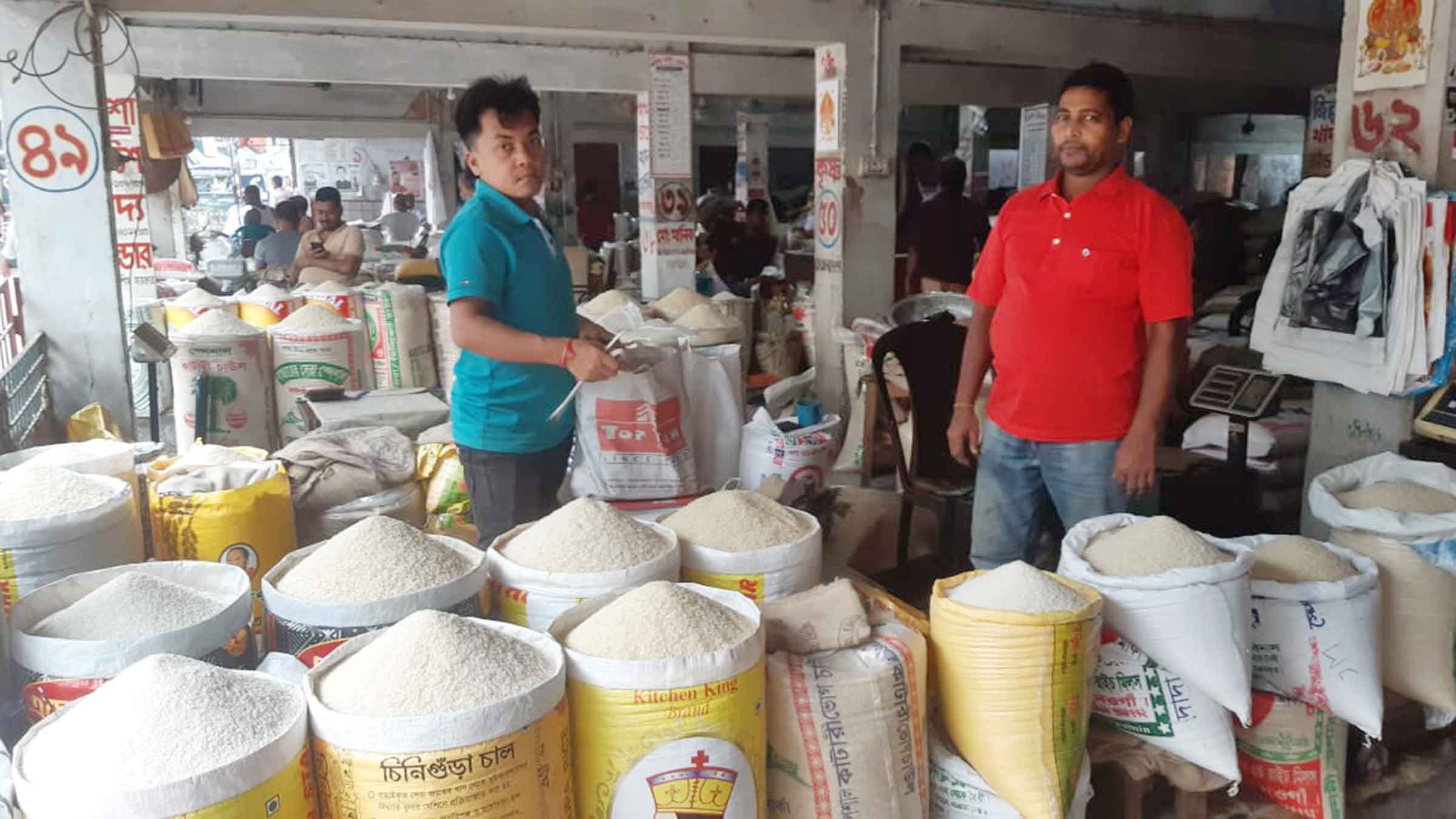 নওগাঁয় চালের দাম কেজি প্রতি বেড়েছে ২-৬ টাকা