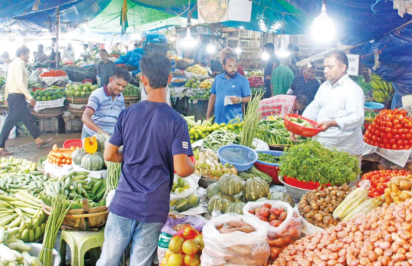 বৃষ্টির অজুহাতে চড়া সবজির দাম