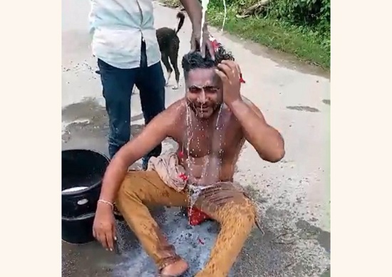 স্ত্রীকে পরকীয়া প্রেমিকের সঙ্গে বিয়ে দিয়ে দুধ দিয়ে স্বামীর গোসল