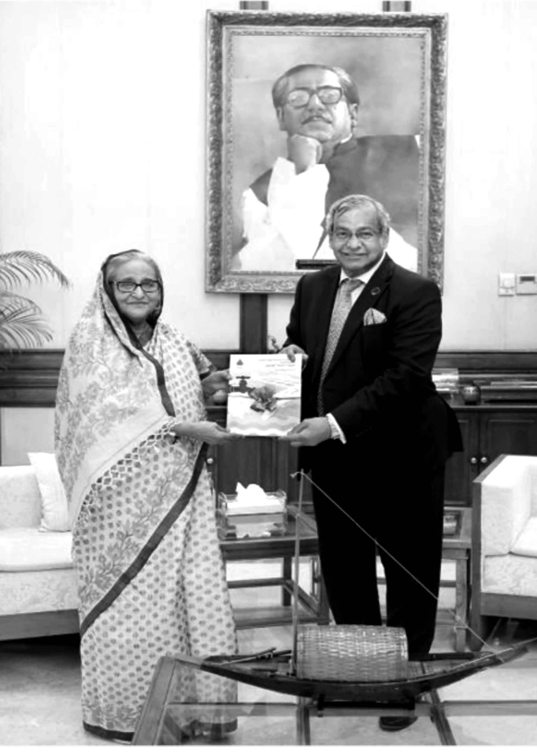 প্রধানমন্ত্রীর কাছে ঢাকা ওয়াসার বার্ষিক উন্নয়ন প্রতিবেদন হস্তান্তর