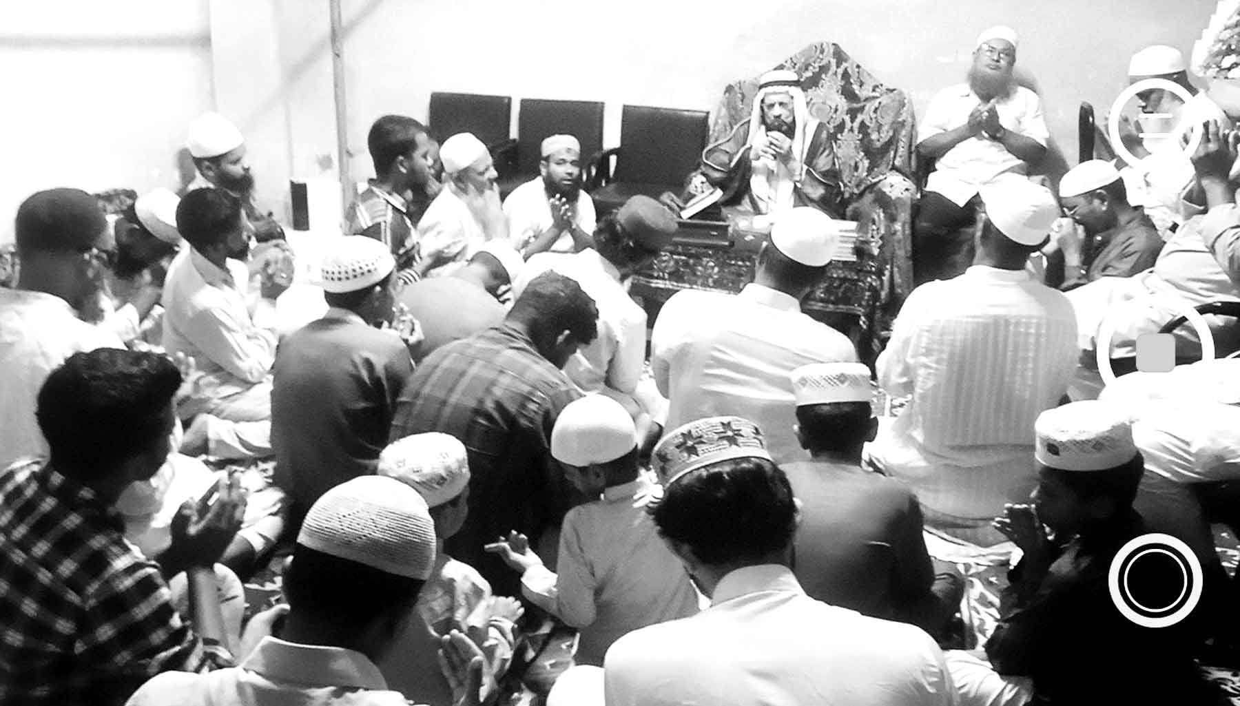 জৈনপুরী দরবার শরিফে মাসিক মাহফিল