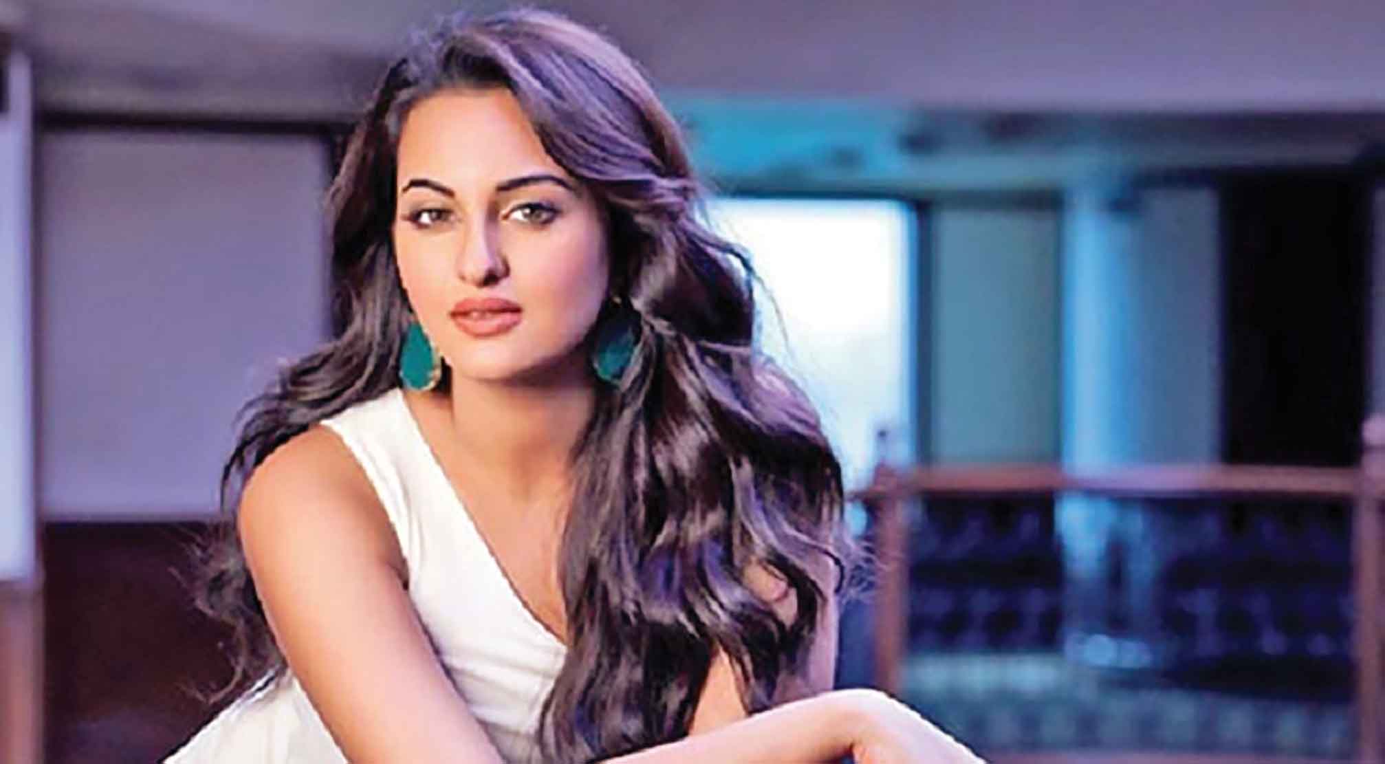 এবার মুখ খুললেন সোনাক্ষী