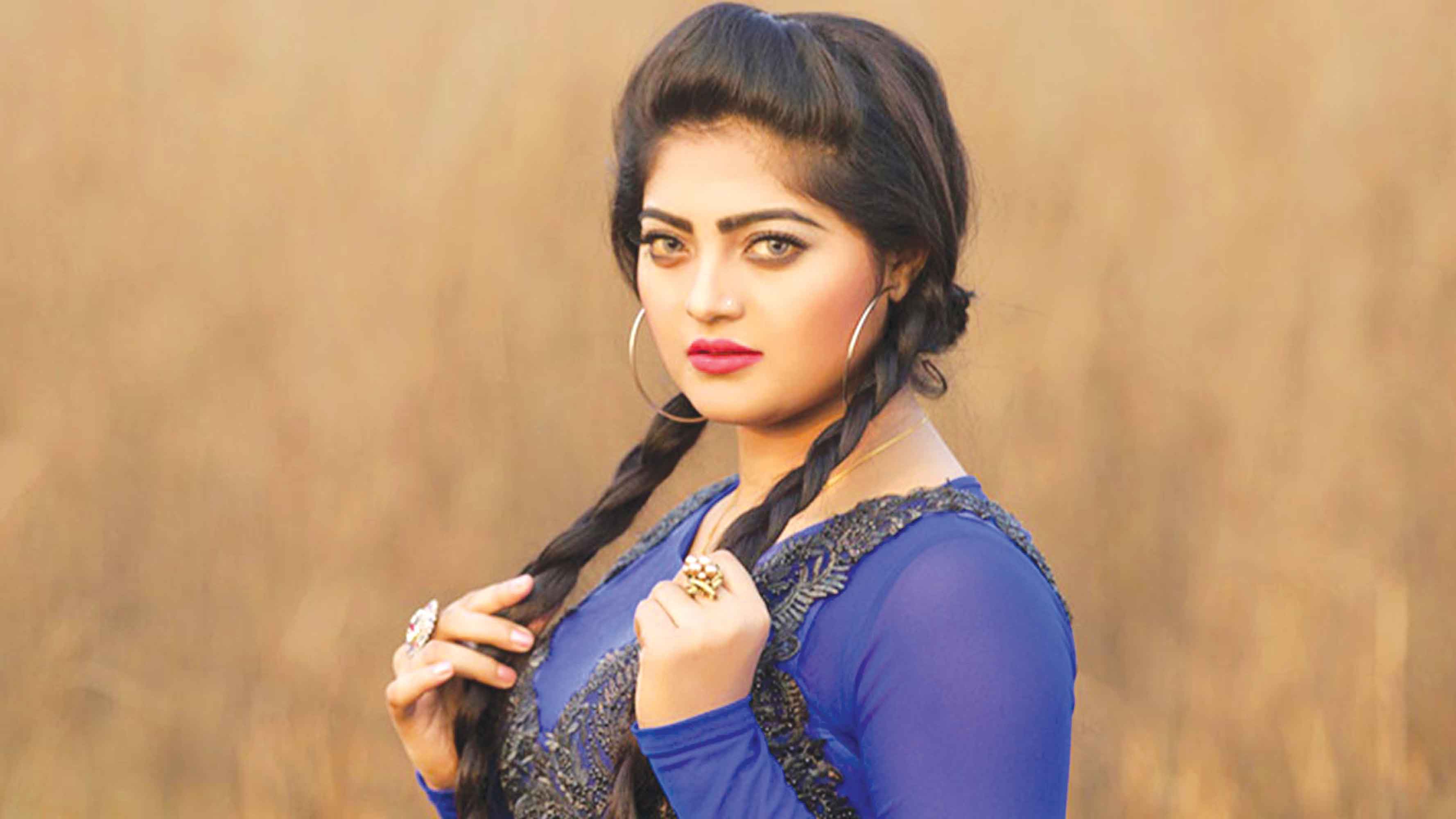 শুধু আমার কাজকে ভালোবাসি : সালমা