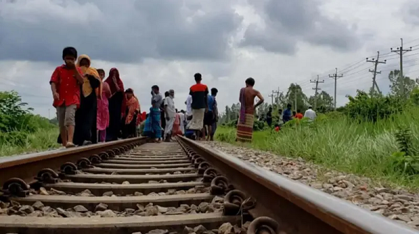 নরসিংদীতে ৫ তরুণের ট্রেনে কাটা পড়ে মৃত্যুকে ঘিরে রহস্য
