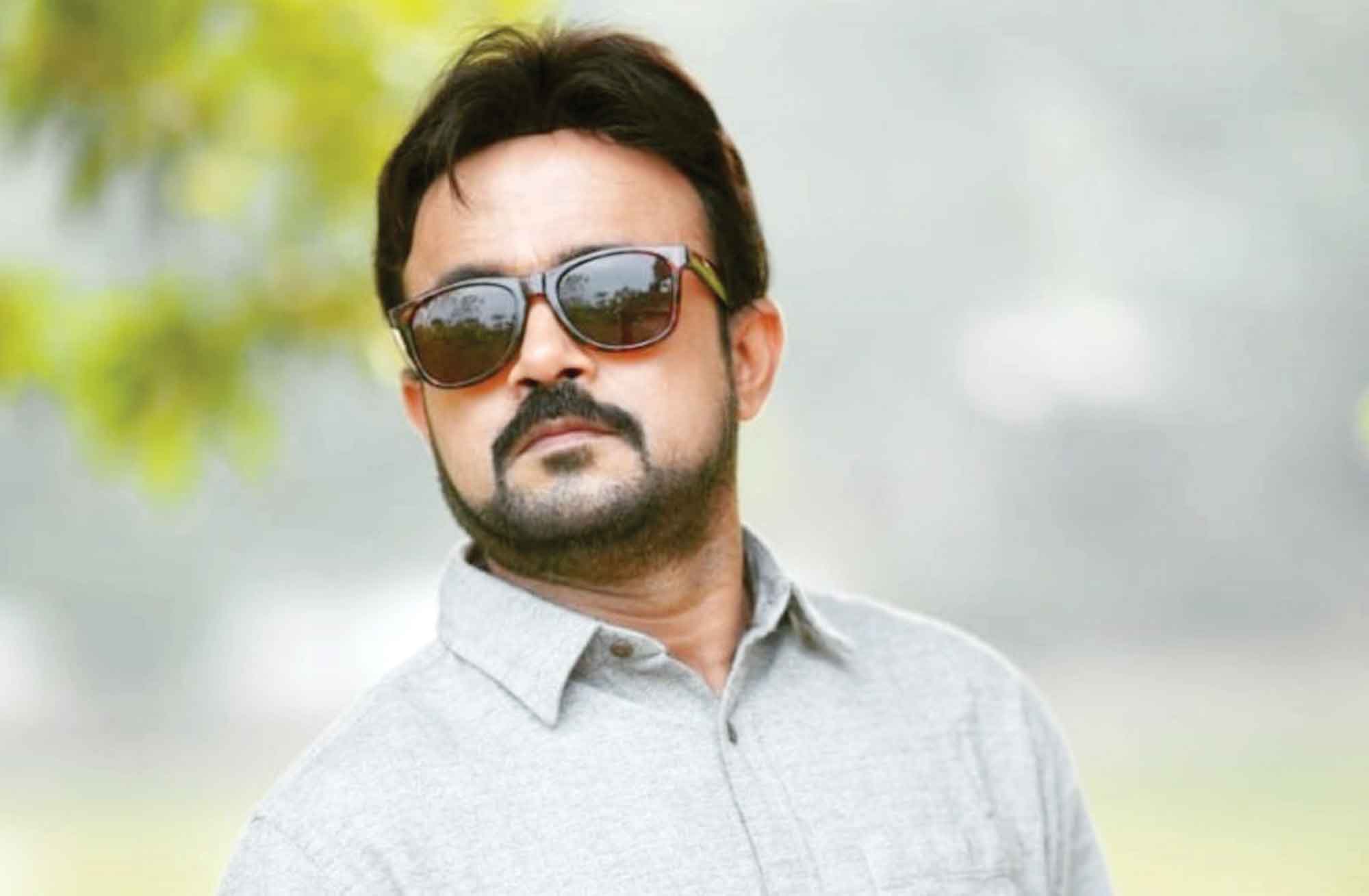 আখম হাসানের 'আন্ডার ম্যাট্রিক বেয়াদব'