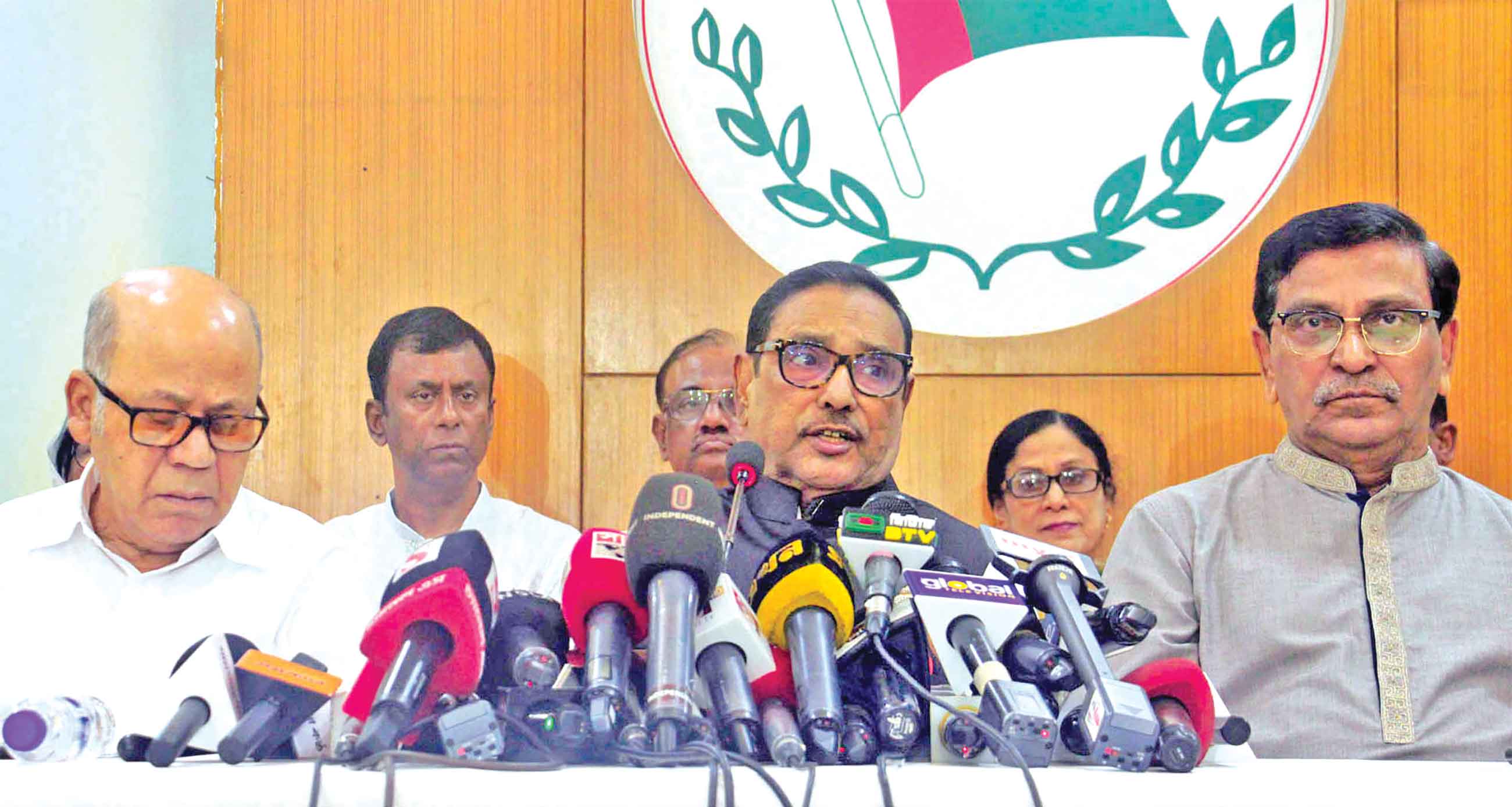 দুই আন্দোলন সতর্কভাবে পর্যবেক্ষণ করছে সরকার