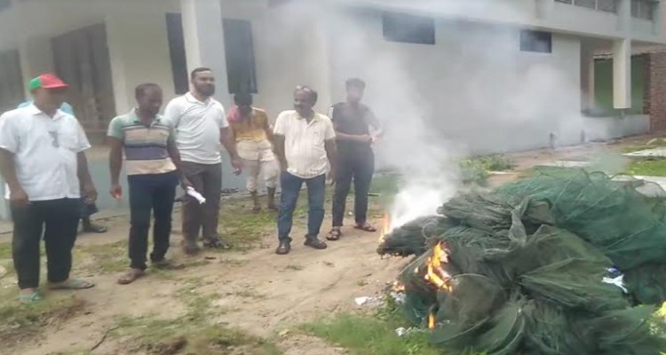 ভাঙ্গুড়ায় নিষিদ্ধ কারেন্ট জাল ধব্বংস