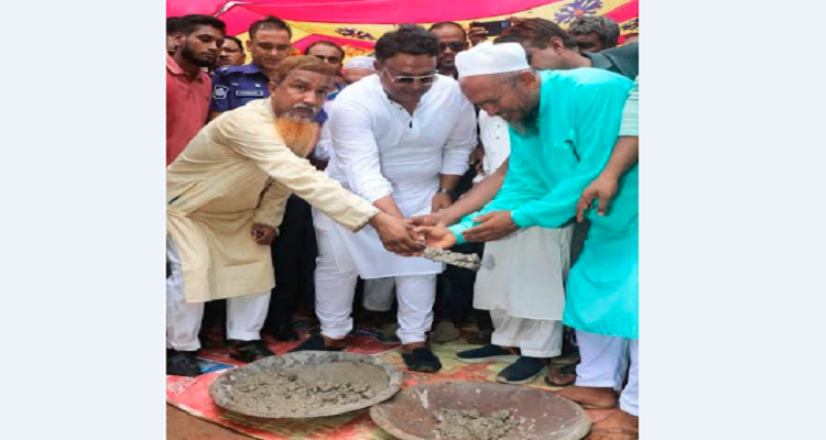 ঘোড়াঘাটে মসজিদের ছাদ ঢালাই ও নির্মাণ কাজের উদ্বোধন 