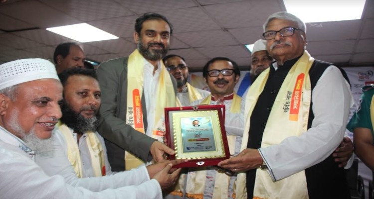 উত্তরা পাবলিক লাইব্রেরির উদ্যোগে ‘গর্বিত বাবা সম্মানন’ প্রদান