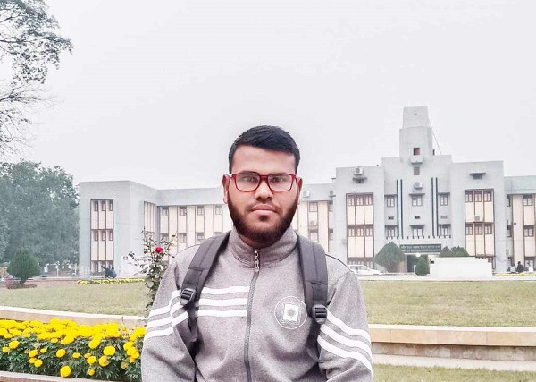 কোটা আন্দোলনকারী রাবি শিক্ষার্থীকে শিবির বলে ছাত্রলীগের নির্মম নির্যাতন