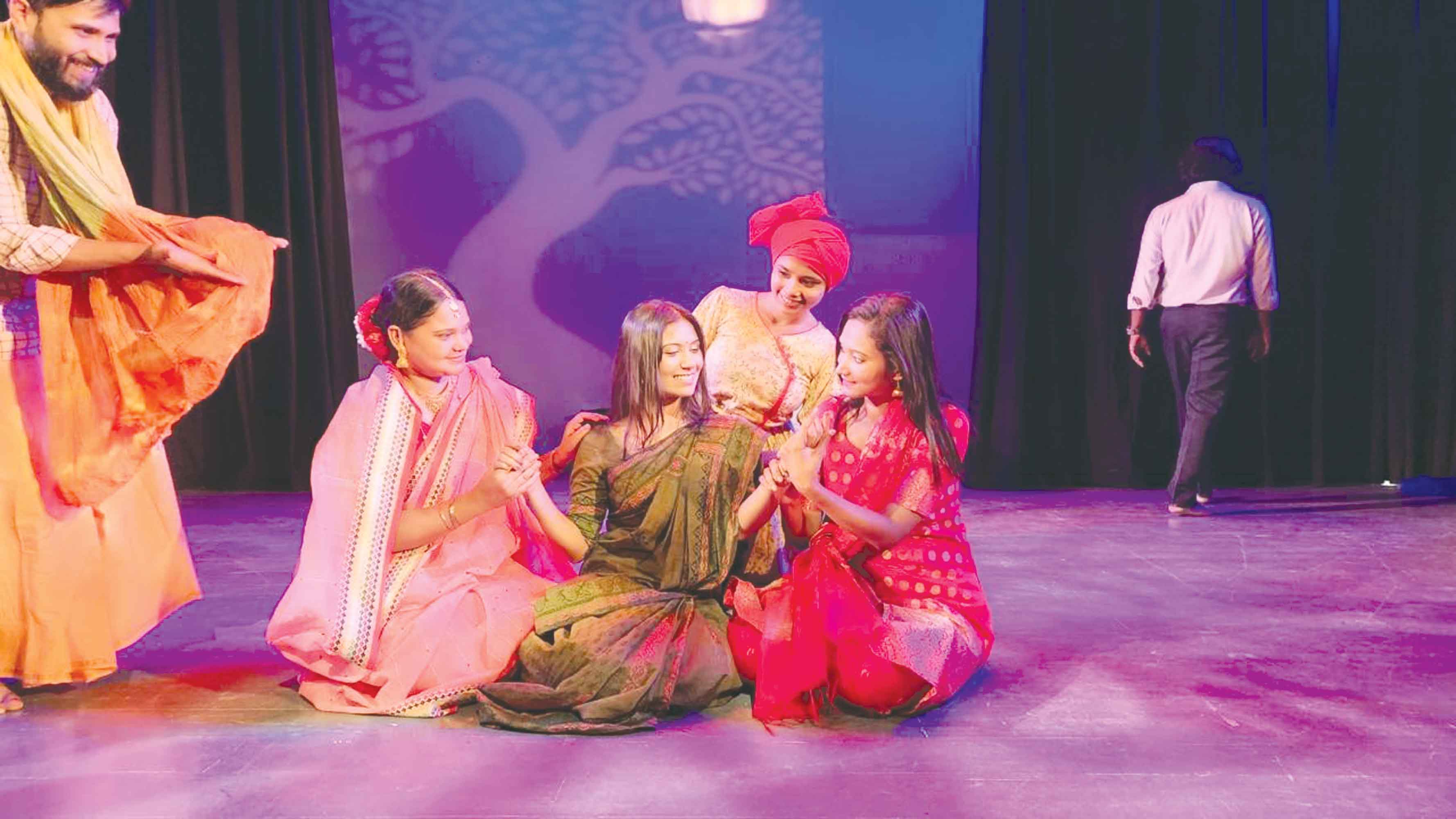 উৎস নাট্যদলের 'ইদানীং শুভবিবাহ'
