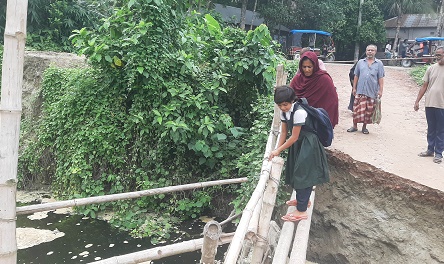 সেতু পরে ভাঙলো সাঁকো, ভোগান্তিতে লাখো মানুষ
