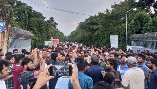 শিক্ষার্থীদের ওপর হামলার প্রতিবাদে বেরোবিতে বিক্ষোভ 