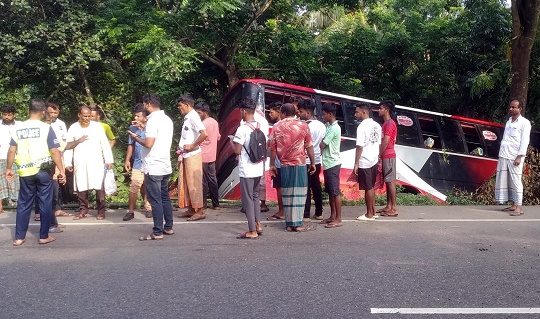 ফকিরহাটে দুই বাসের সংঘর্ষে নিহত ১, আহত ১২