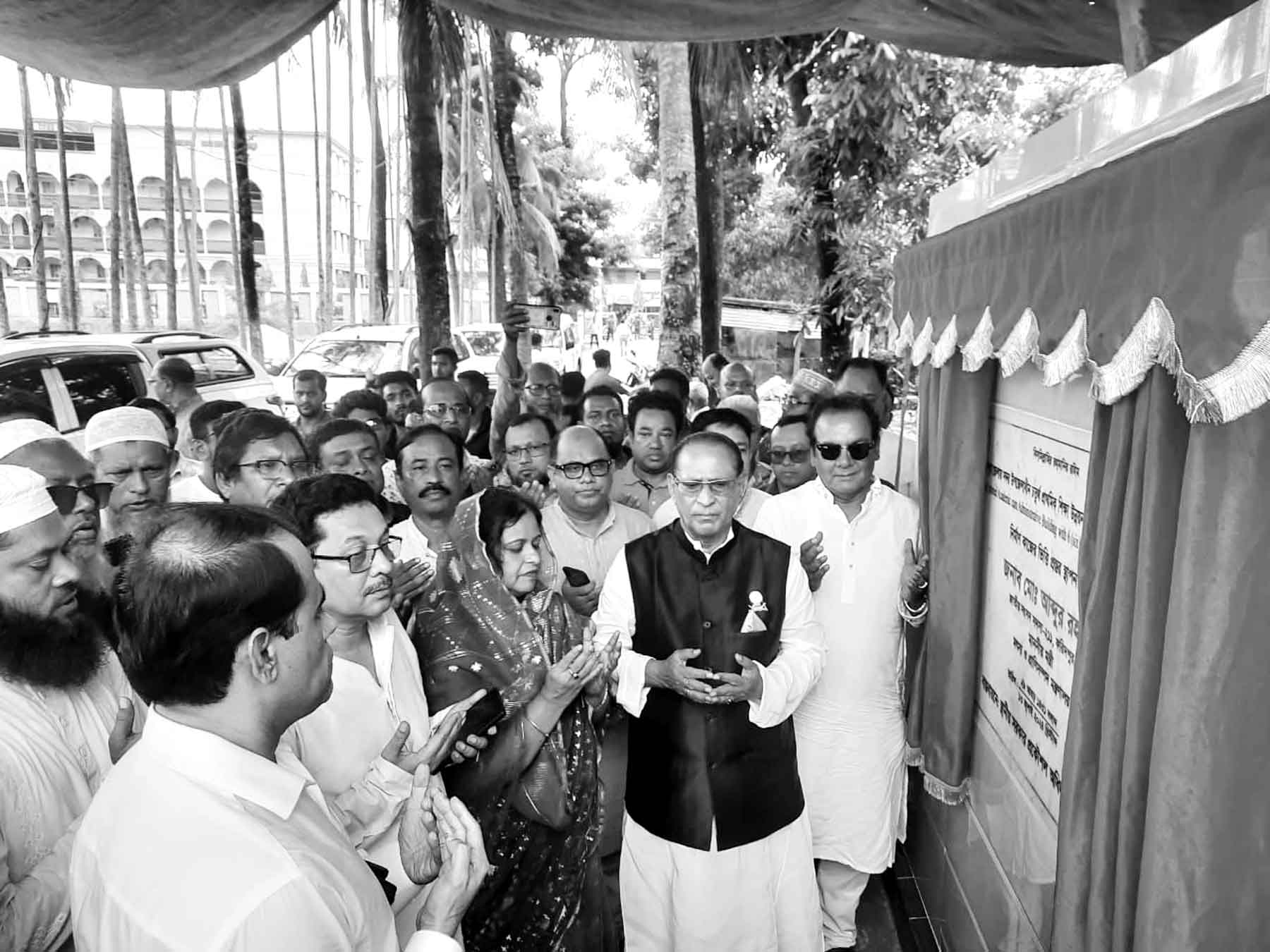বাঙালি জাতি কখনো বিশ্ব মোড়লদের ধার ধারে না - মৎস্য ও প্রাণিসম্পদ মন্ত্রী
