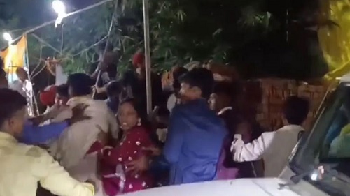 বিয়ে বাড়িতে মাংস না পেয়ে কনেপক্ষকে লাঠিপেটা, বিয়ে হলো কি? 